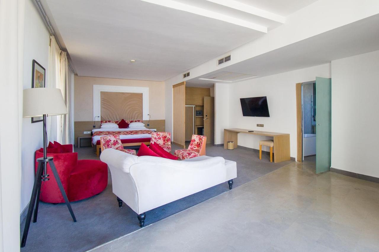 Mandarin Palace Hotel 4*